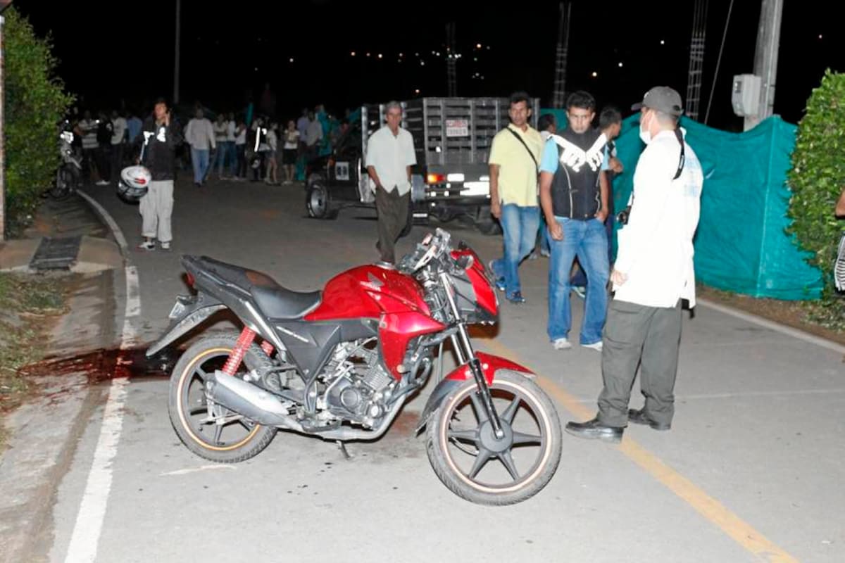 El trágico accidente en el que murió la motociclista se registró el sábado en la vía entre Floridablanca y Acapulco. (Foto: Nelson Díaz / VANGUARDIA LIBERAL)