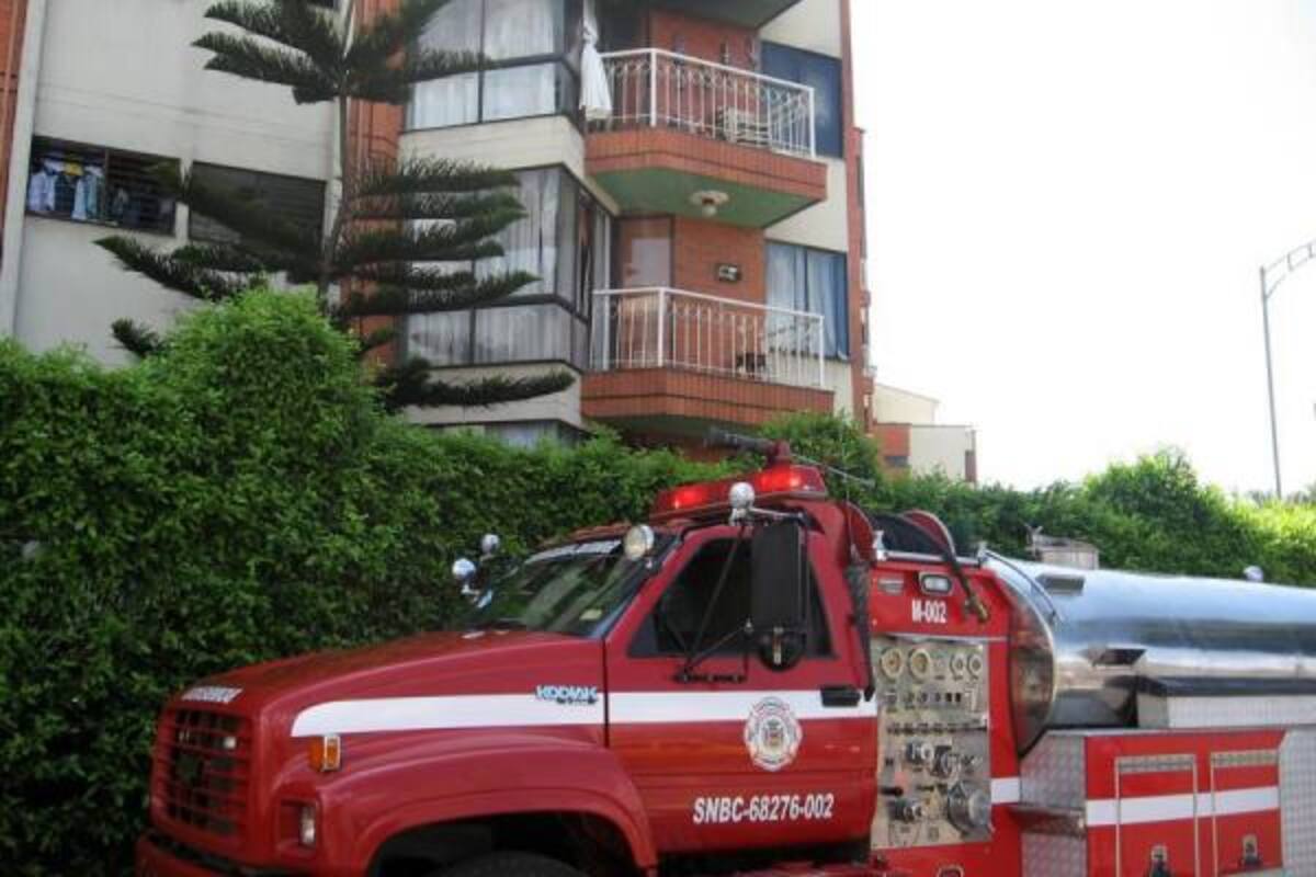 Al parecer un corto circuito habría sido el causante del incendio. Sin embargo, las autoridades investigan el hecho para determinar con certeza sus causas.(Foto: Nelson Díaz/VANGUARDIA LIBERAL)