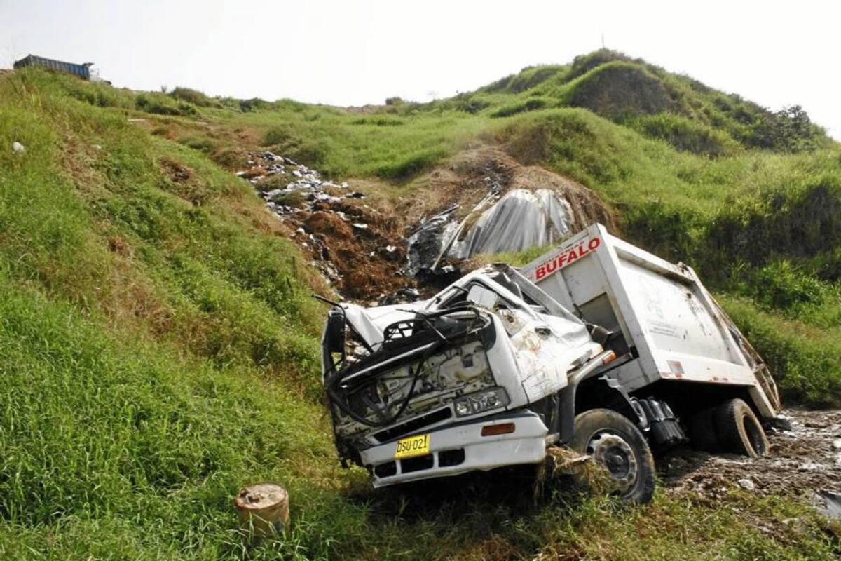El accidente se registró ayer en la mañana en El Carrasco, en jurisdicción del municipio de Girón. (Foto: Marco Valencia/ VANGUARDIA LIBERAL)
