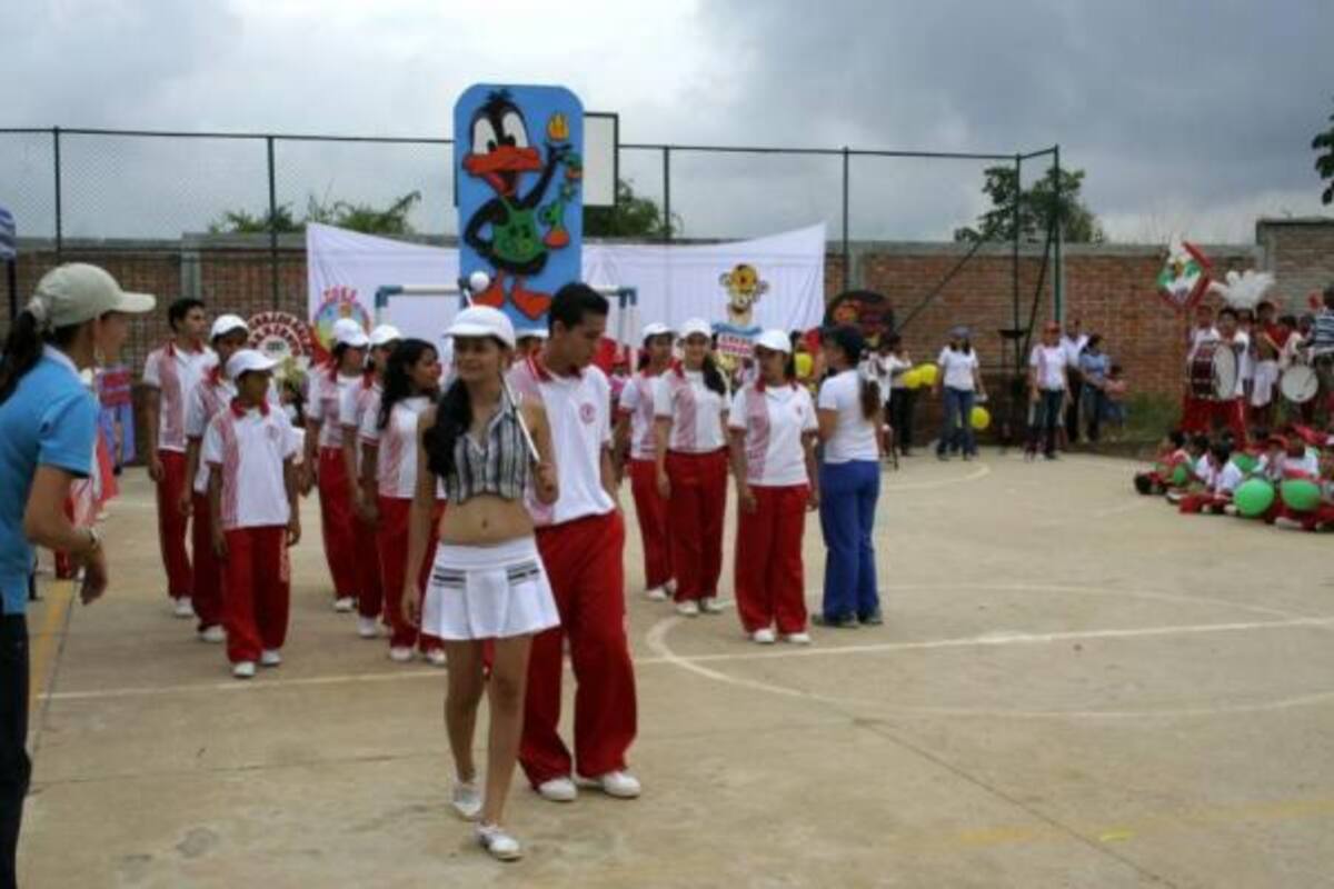 Los estudiantes del colegio Luis Carlos Galán inauguran los Juegos Interclases 2011. (Foto: Archivo/VANGUARDIA LIBERAL )
