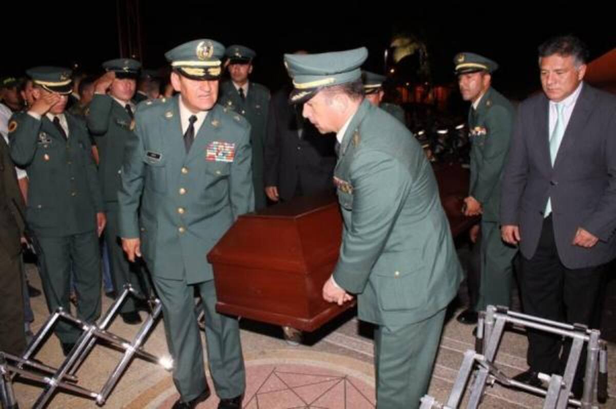 Al cierre de esta edición, tras una ceremonia que se cumplió en la Quinta Brigada del Ejército, se disponía el traslado a Bogotá del cuerpo del general Bocanegra Navia.(Foto: Nelson Dìaz/VANGUARDIA LIBERAL )