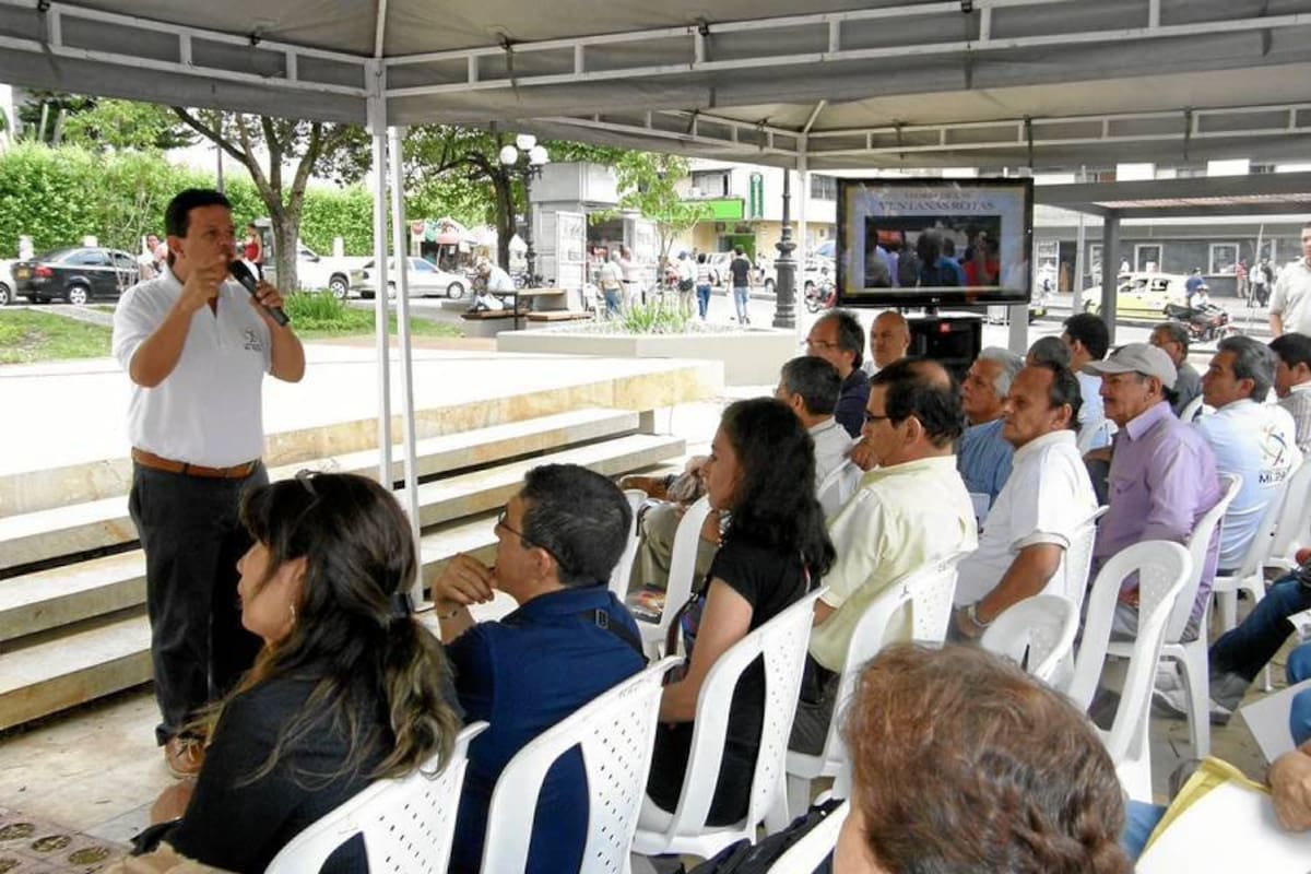 El Concejal Christian Argüello explicó ayer durante el lanzamiento de la campaña que un estudio demostró que el nivel de aseo está íntimamente relacionado con los niveles de inseguridad. (Foto: Javier Gutiérrez / VANGUARDIA LIBERAL)