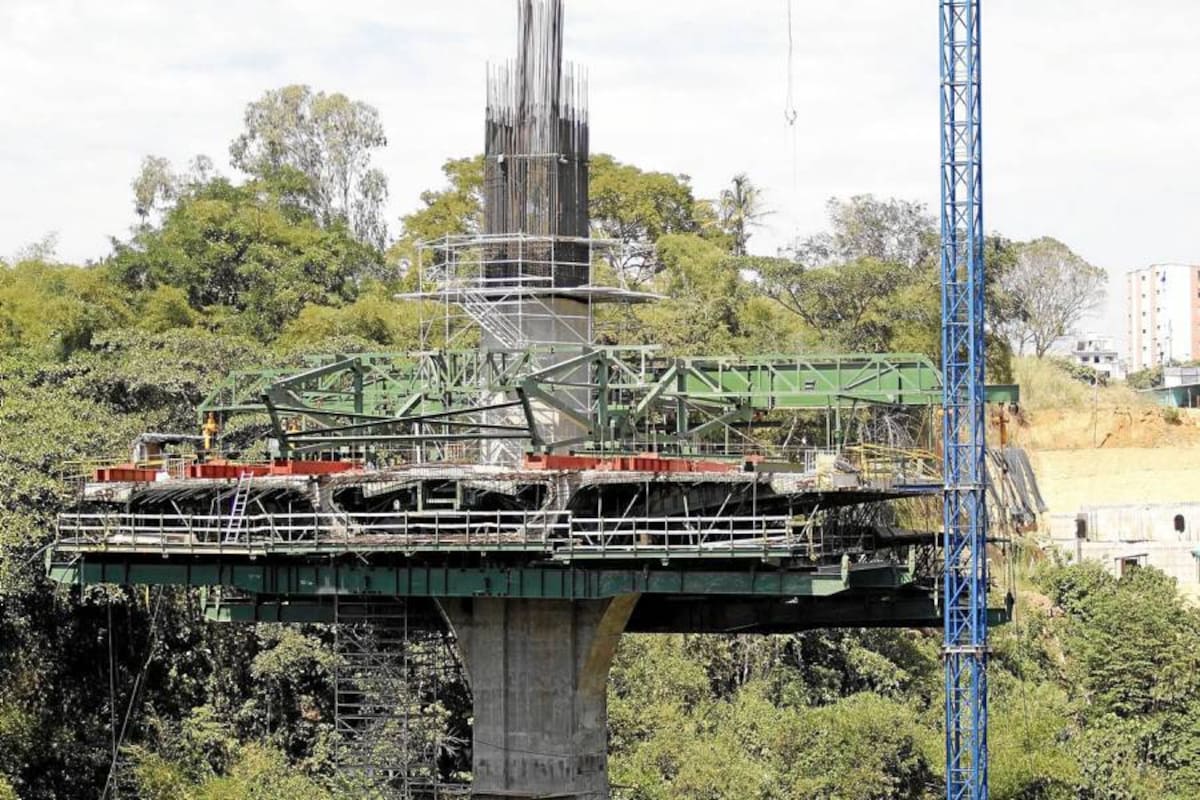 Actualmente la construcción de la obra está suspendida debido a diferencias entre las consorciadas: Sigsa y Mexpresa. (Foto: Archivo / VANGUARDIA LIBERAL)