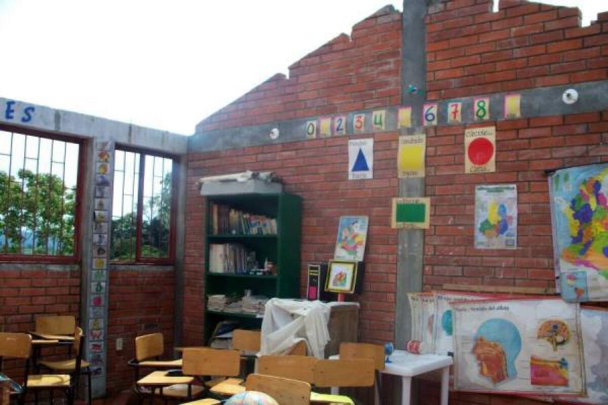 Además de la escuela de la vereda Peñuela, en la Escuela Santa Rita, el vendaval rompió las tejas de uno de los salones de clases.(Foto: Suministrada / VANGUARDIA LIBERAL)