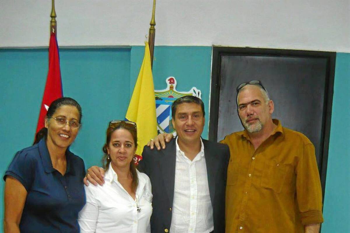 María Trinidad Colón Ruenes, primera campeona Olímpica Latinoamericana; Irina González Torres, jefa de Relaciones Internacionales de la UCCFD; Óscar Omar Orozco, rector de las UTS; y Antonio Becalli, rector de UCCFD. (Foto: Suministrada /VANGUARDIA LIBERAL )