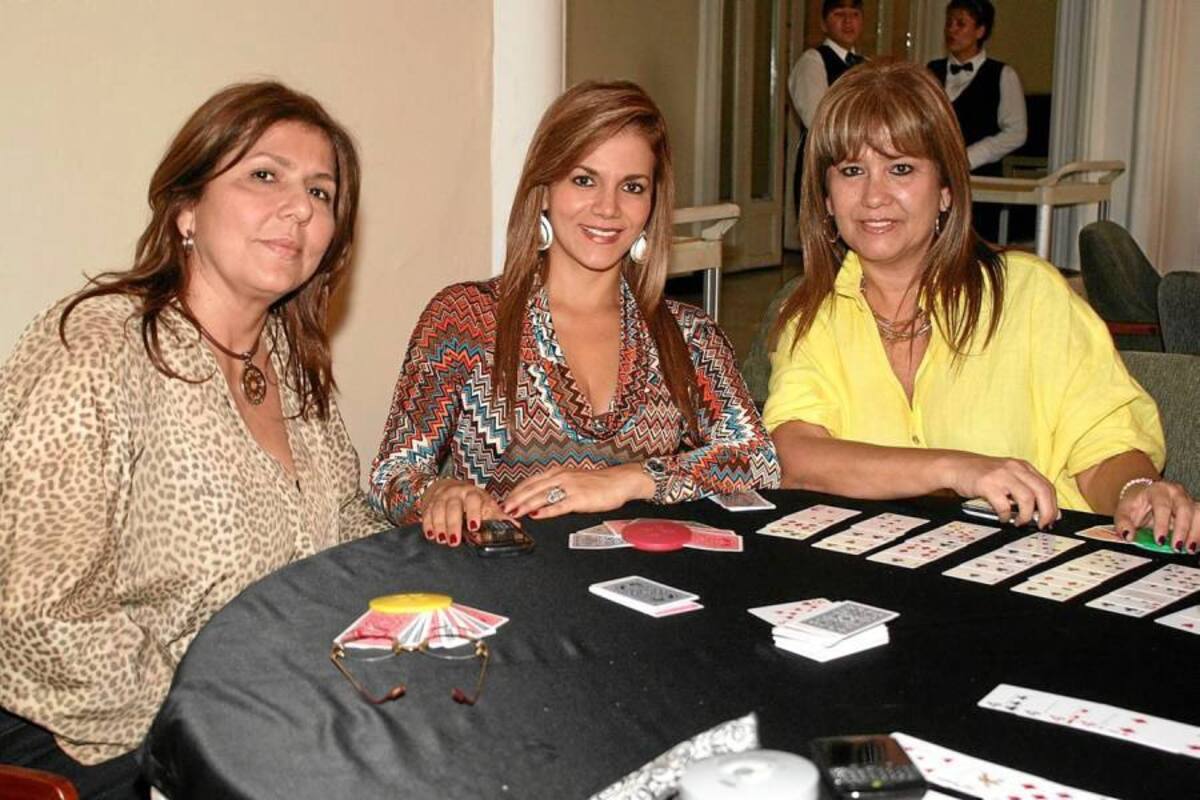 Edith Salcedo, Maribel Arciniegas y Martha González. (Foto: Mauricio Betancourt / VANGUARDIA LIBERAL)