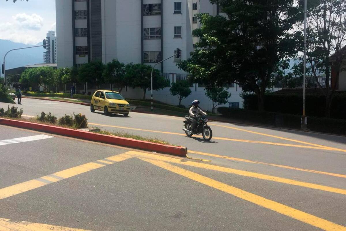 Se espera que en menos de un semana ya toda la red esté en óptimas condiciones, para garantizar la seguridad de todos los actores viales de esta zona de Floridablanca. (Foto: Íngrid Paola Albis Pérez / VANGUARDIA)