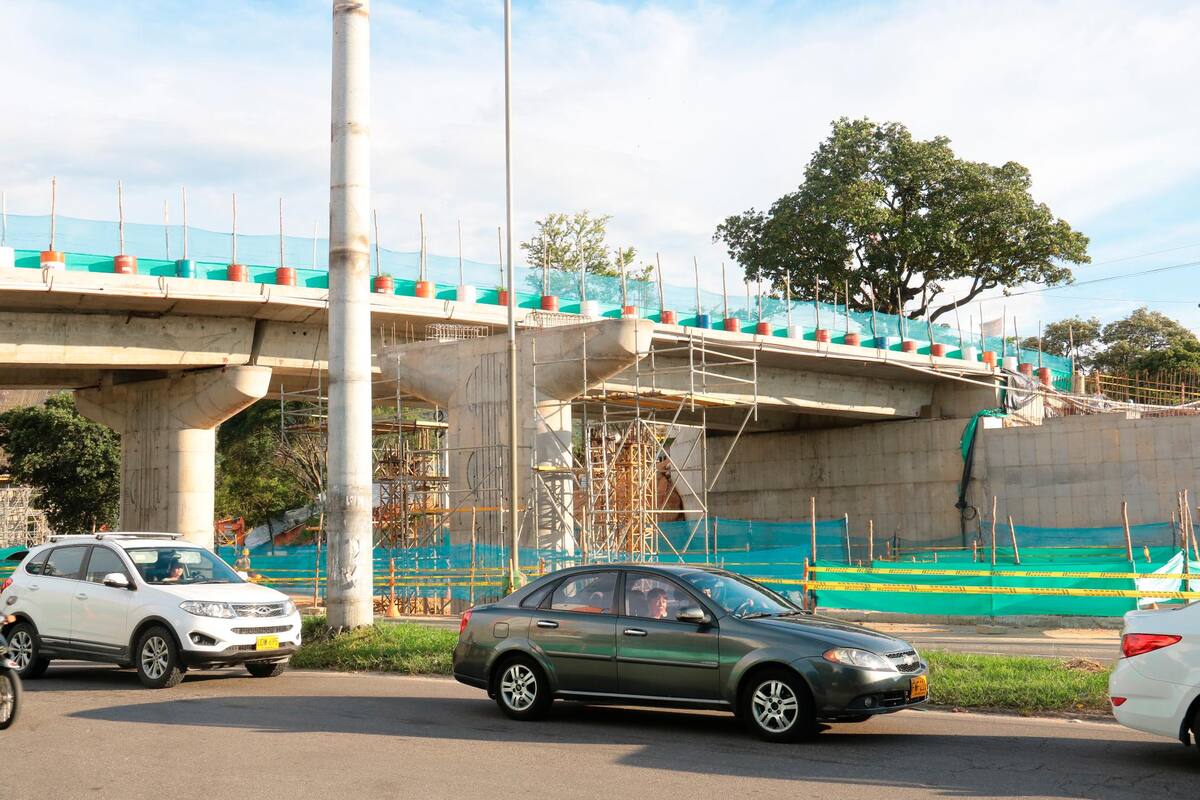 El intercambiador de ‘Papi Quiero Piña’ es una de las grandes obras de infraestructura vial que se espera entregar para el segundo semestre del año. Se presume impactará sobre 90 mil vehículos que diariamente se movilizan por este sector de Floridablanca. (Foto: Fabián Hernández / VANGUARDIA)