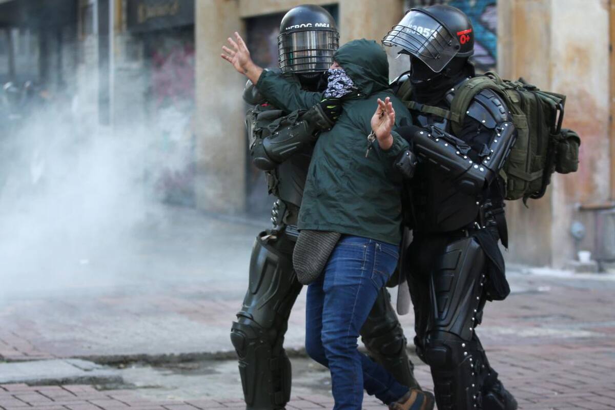 Vídeo: Enfrentamientos del Esmad y manifestantes en la Plaza de Bolívar fueron controlados Colprensa/VANGUARDIA