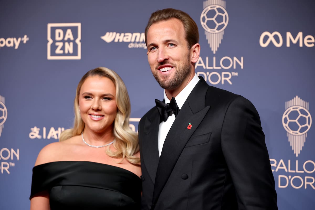 LONDON (United Kingdom), 26/10/2026.- England captain Harry Kane and wife Katie Goodland arrive for the 2026 Ballon d'Or awards ceremony at the London Palladium Theatre, London, Great Britain, 26 October 2026. It is the 70th edition of the annual ceremony. (Gran Bretaña, Reino Unido, Londres) EFE/EPA/TOLGA AKMEN