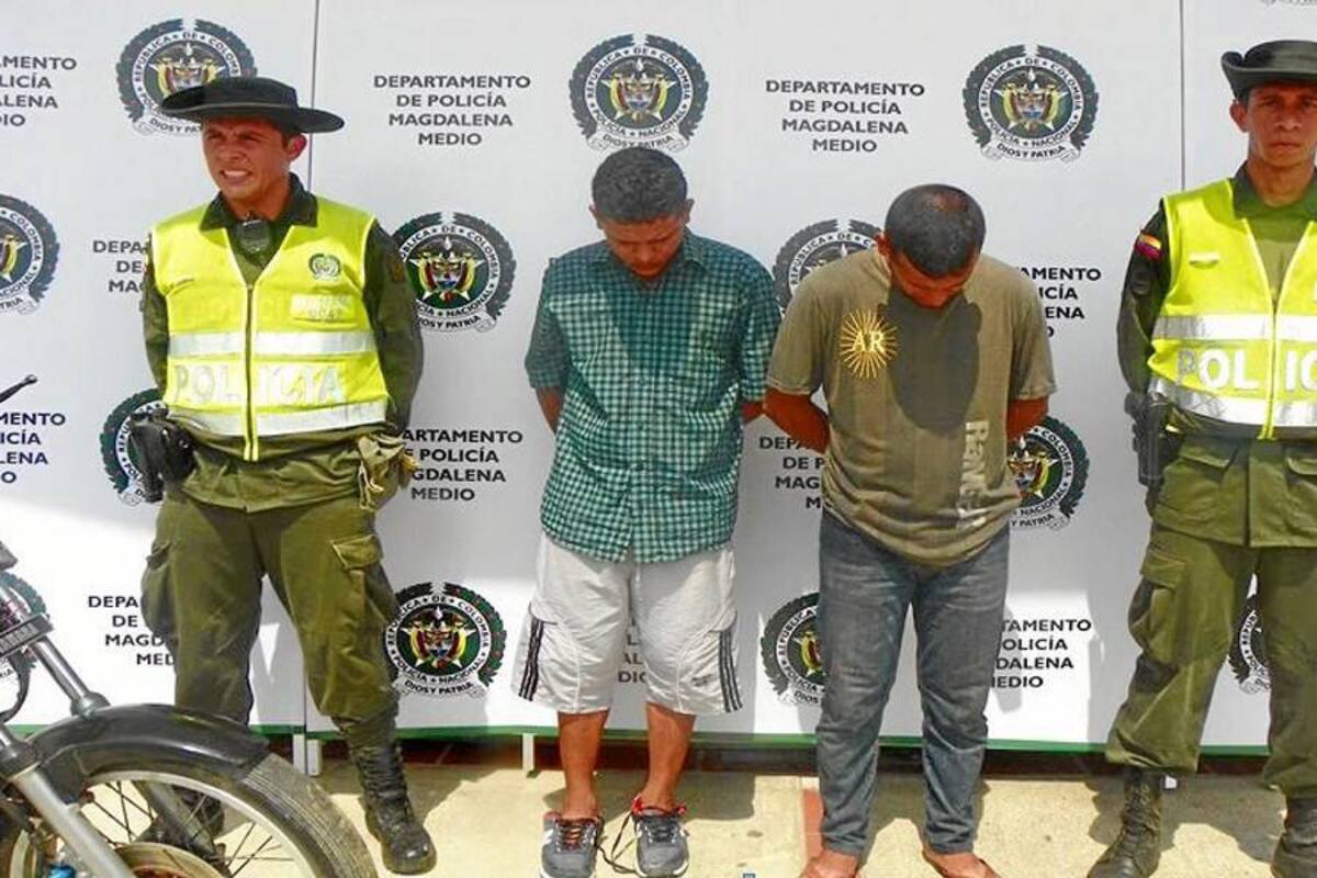 La Policía frustró el hurto por parte de dos personas a un camión de gaseosas en el barrio Los Alpes del Puerto Petrolero. (Foto: Suministrada/VANGUARDIA LIBERAL )