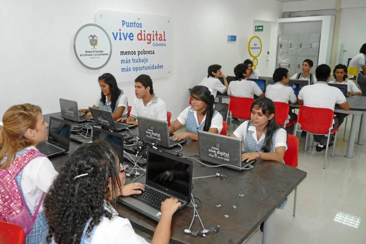 Hoy, cerca de 400 estudiantes se declaran ‘Redvolucionarios’