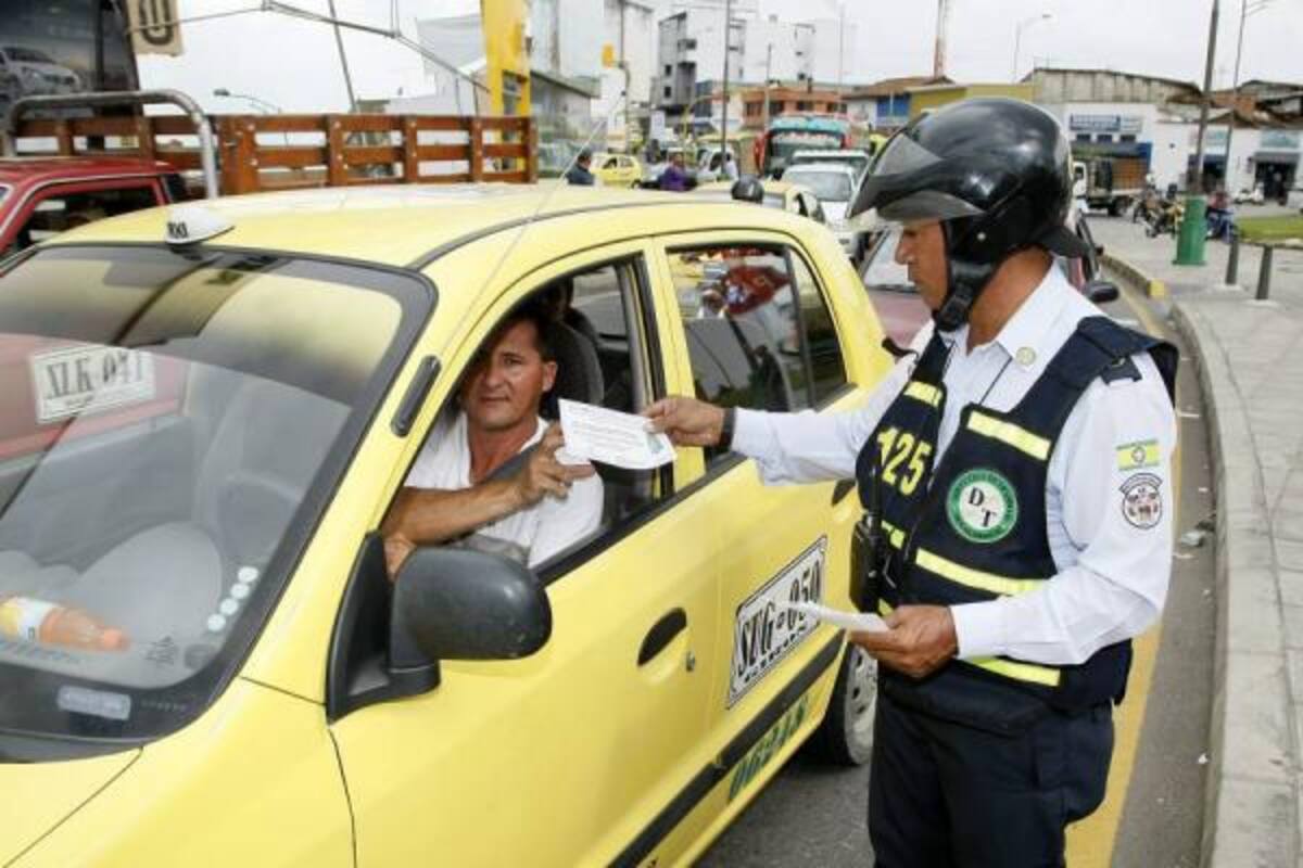 Los conductores que deseen acogerse a este beneficio, que vence en menos de un mes, podrán obtener más información en la oficina de Ejecuciones Fiscales de la Dirección de Tránsito de Bucaramanga o llamando al teléfono 680 9966 extensión 118 - 163.(Foto: César Flórez/VANGUARDIA LIBERAL )