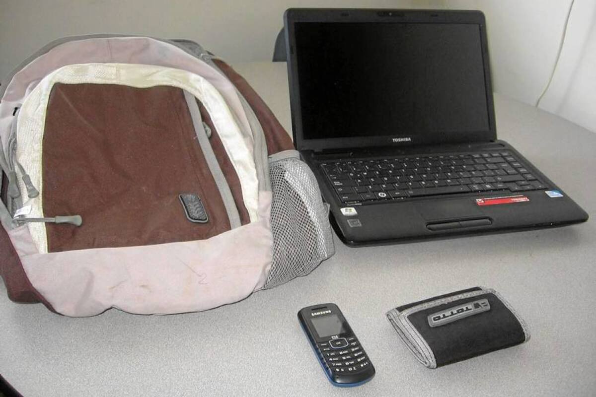 Algunos de los elementos hurtados en Socorro, entre los que además se hallaron un morral y una billetera de la víctima. El menor presuntamente implicado es oriundo de Villavicencio. (Foto: Nancy Gómez/VANGUARDIA LIBERAL)