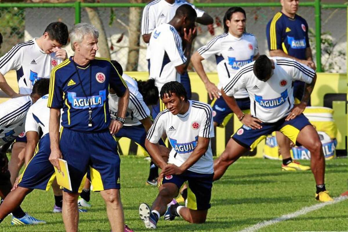 El seleccionador de Colombia, el argentino José Néstor Pékerman ya pudo trabajar ayer con todos los jugadores convocados para los cotejos eliminatorios ante Bolivia y Venezuela, del 22 y del 26 de marzo. (Foto: Colprensa/VANGUARDIA LIBERAL)