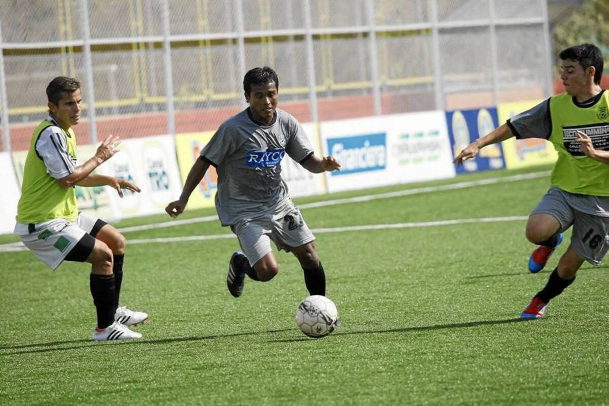 Real Santander ha estado la mayor parte del Torneo Postobón entre los ocho primeros equipos y, a falta de dos fechas, no quiere dejarse sacar como le ocurrió en la última temporada. (Foto: César Flórez / VANGUARDIA LIBERAL)