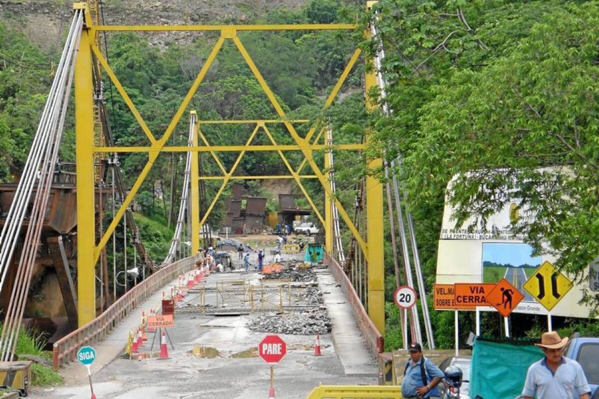 Actualmente se ejecuta un contrato de $500 millones para la rehabilitación del puente existente con una interventoría de $35 millones. (Foto: Diana León/VANGUARDIA LIBERAL )