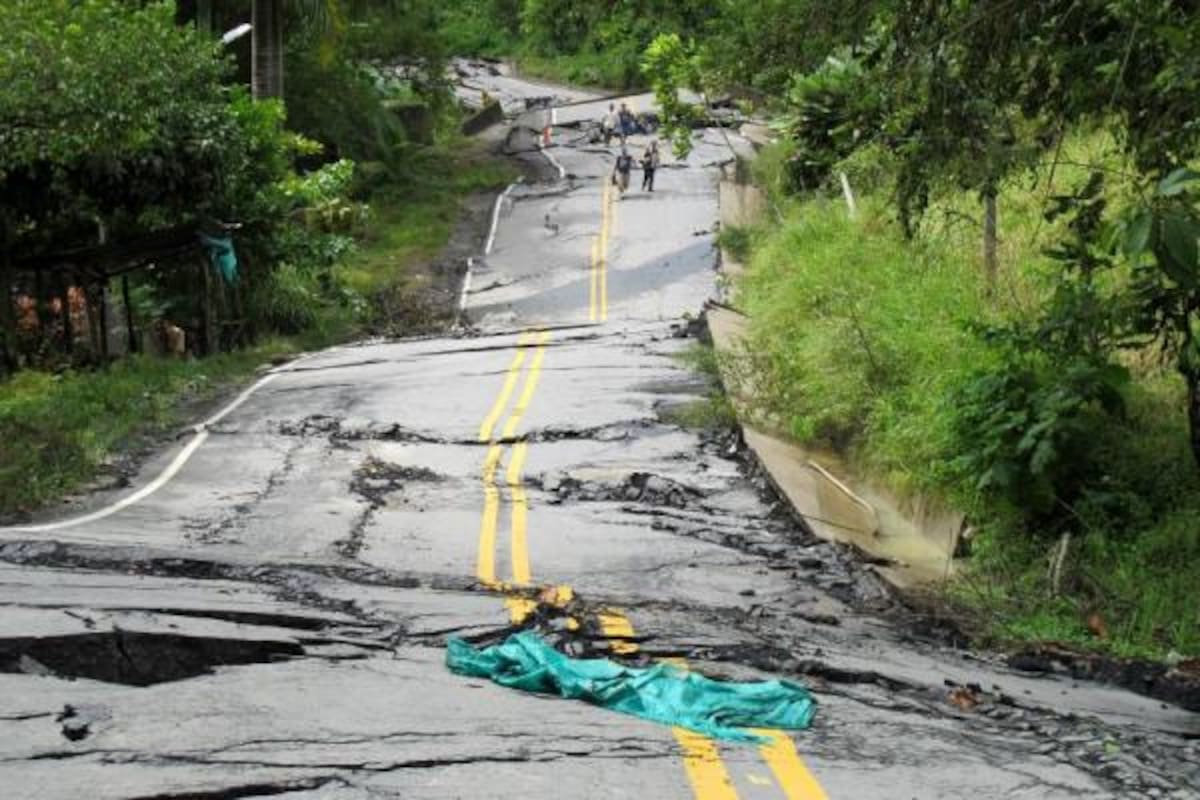 Para el Gobernador de Santander Horacio Serpa Uribe, lo que aconteció en la vía a Barrancabermeja fue un cataclismo.(Foto: Fotos: Suministradas Gobernación / VANGUARDIA LIBERAL)