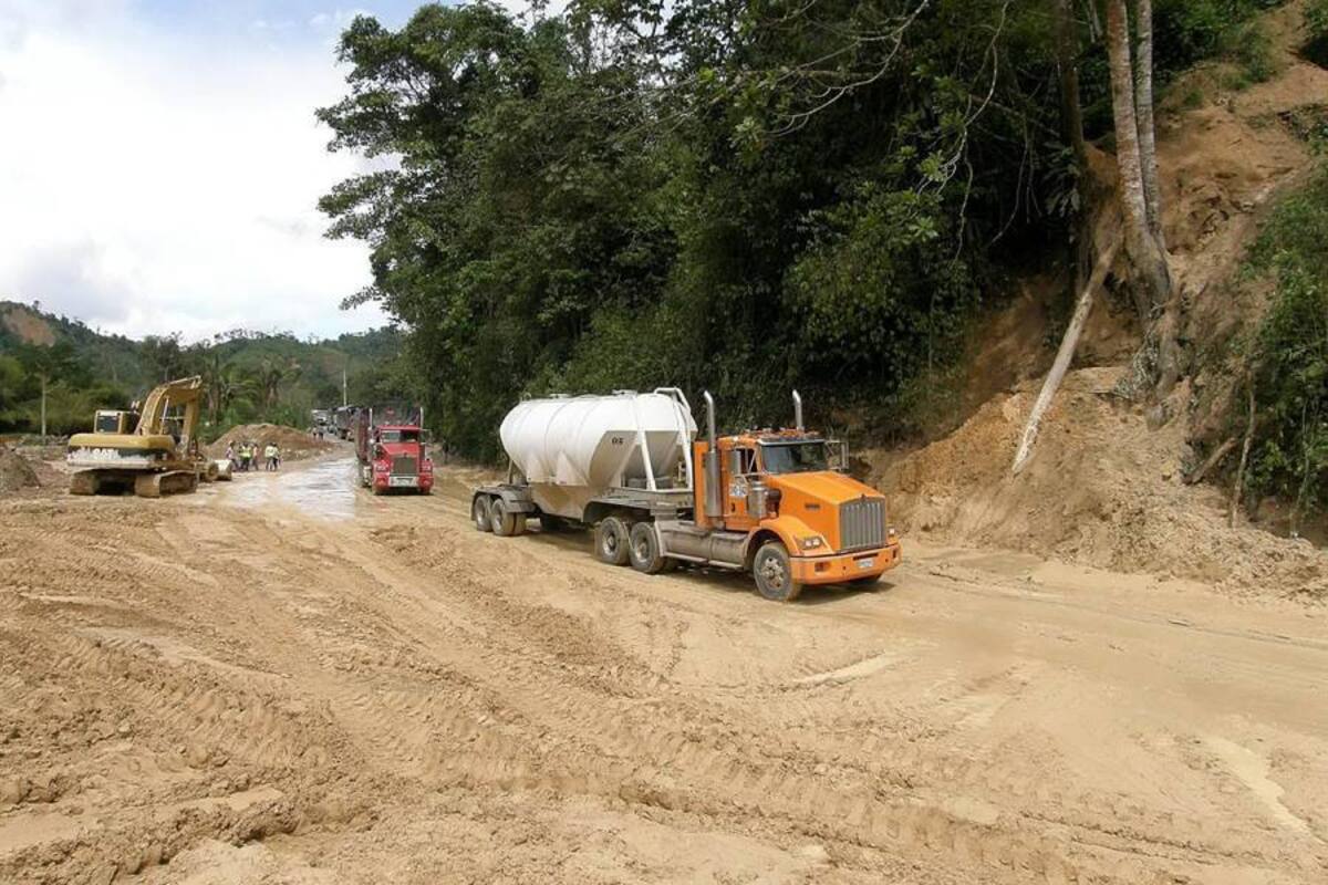 Ingenieros trabajan a la defensiva ante fragilidad de taludes (Foto: Javier Gutiérrez/VANGUARDIA LIBERAL)