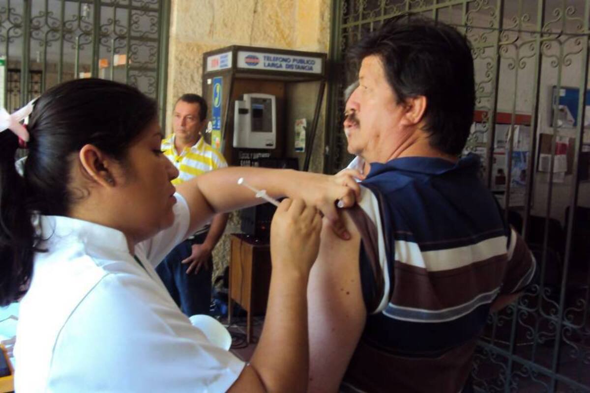 Si el sábado no se terminan las seis mil dosis, se seguirán aplicando en el hospital de lunes a viernes de 8:00 a.m. a 12:00m y de 2:00 p.m. a 6:00 p.m. (Foto: Archivo/Vanguardia Liberal )