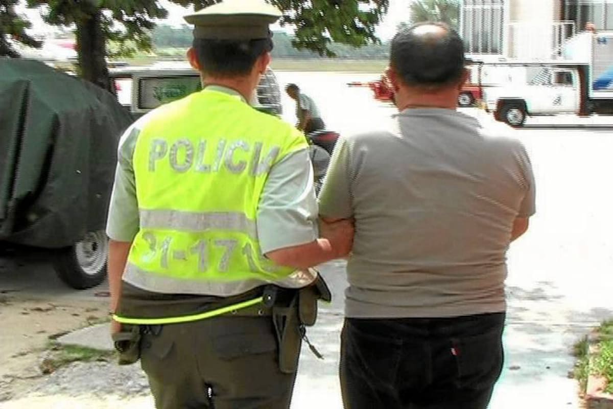 Un hombre fue capturado este fin de semana en el Aeropuerto Palonegro, instantes después de que se le hallara en su equipaje un arma de fuego ilegal. (Foto: Suministrada/VANGUARDIA LIBERAL)