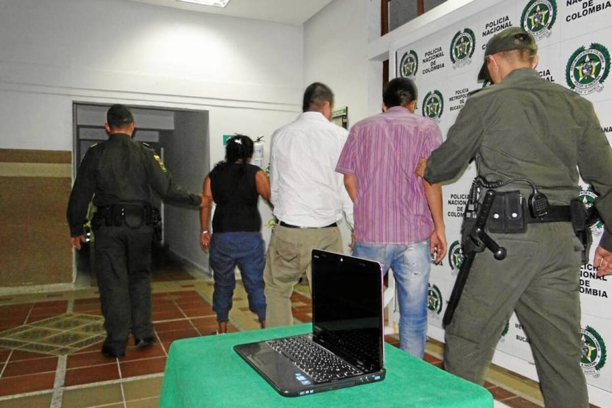 El hecho se presentó en la calle 105 con carrera 19. Según las autoridades, los capturados entregaron los elementos hurtados y pretendieron que los uniformados los dejaran en libertad. (Foto: Suministrada/VANGUARDIA LIBERAL)