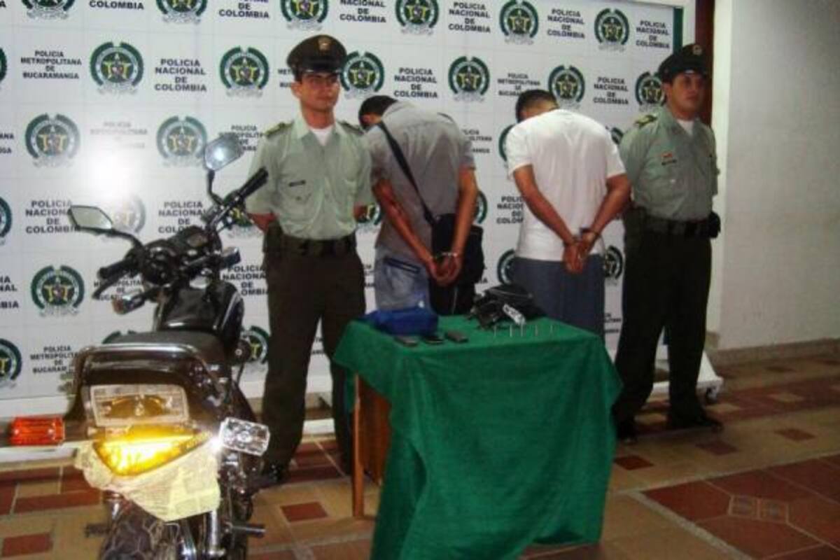 Los dos capturados quedaron a disposición de la Unidad de Reacción Inmediata, URI, de la Fiscalía. (Foto: Suministrada/VANGUARDIA LIBERAL )