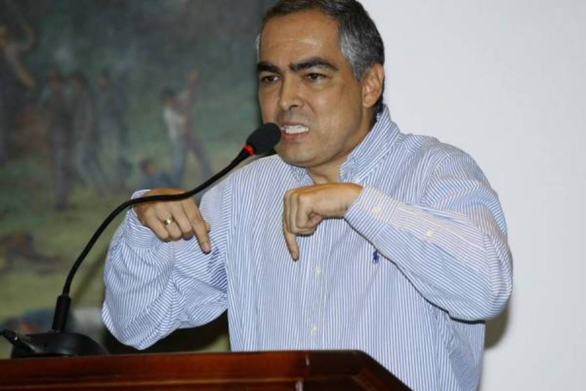 Según el ministro de Defensa, Rodrigo Rivera, los daños en la UIS superan los 3 mil 500 millones de pesos y equivalen a todo lo que invierte la universidad durante un año en investigación. (Foto: César Flórez León / VANGUARDIA LIBERAL)