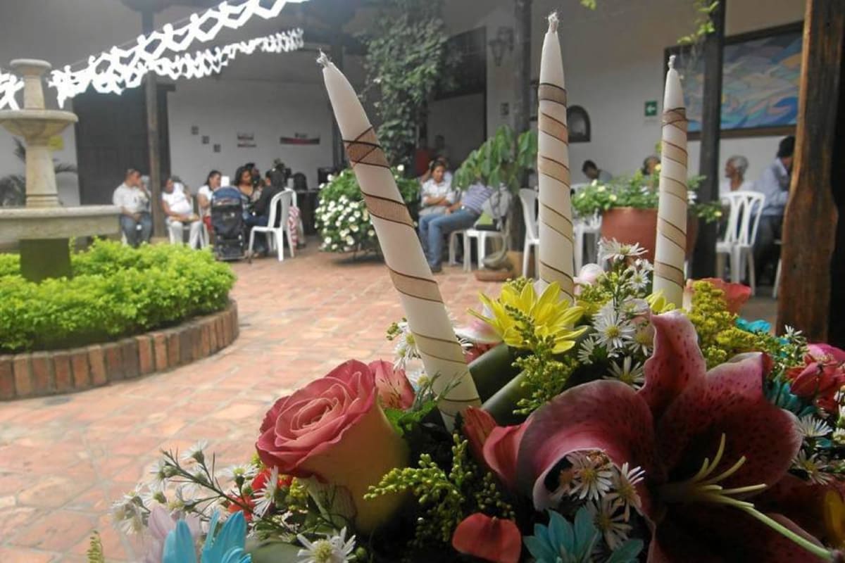 Un grupo de personas víctimas por la violencia del conflicto armado en el país, residentes en Piedecuesta recibirán del Estado un acto simbólico de reparación por la pérdida de sus seres queridos (Foto: Archivo/VANGUARDIA LIBERAL)