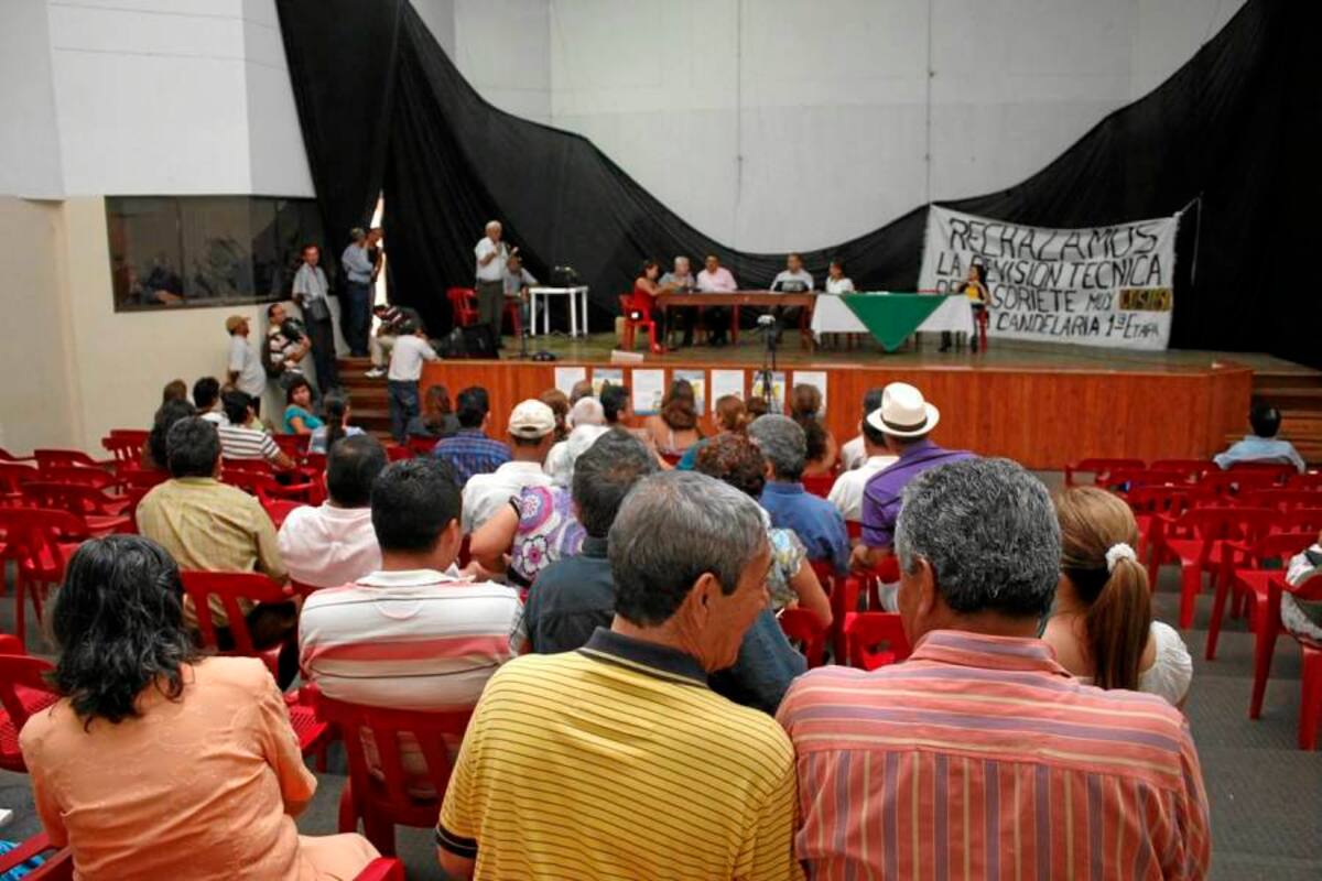 Algunos sectores de Piedecuesta protestaron ayer contra Gasotiente por el inconformismo en las revisiones técnicas. (Foto: Nelson Díaz / VANGUARDIA LIBERAL)