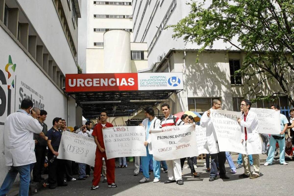Empleados del Hospital Universitario de Santander, HUS, protestaron en 2010 por sus precarias condiciones laborales. (Foto: Archivo/VANGUARDIA LIBERAL)