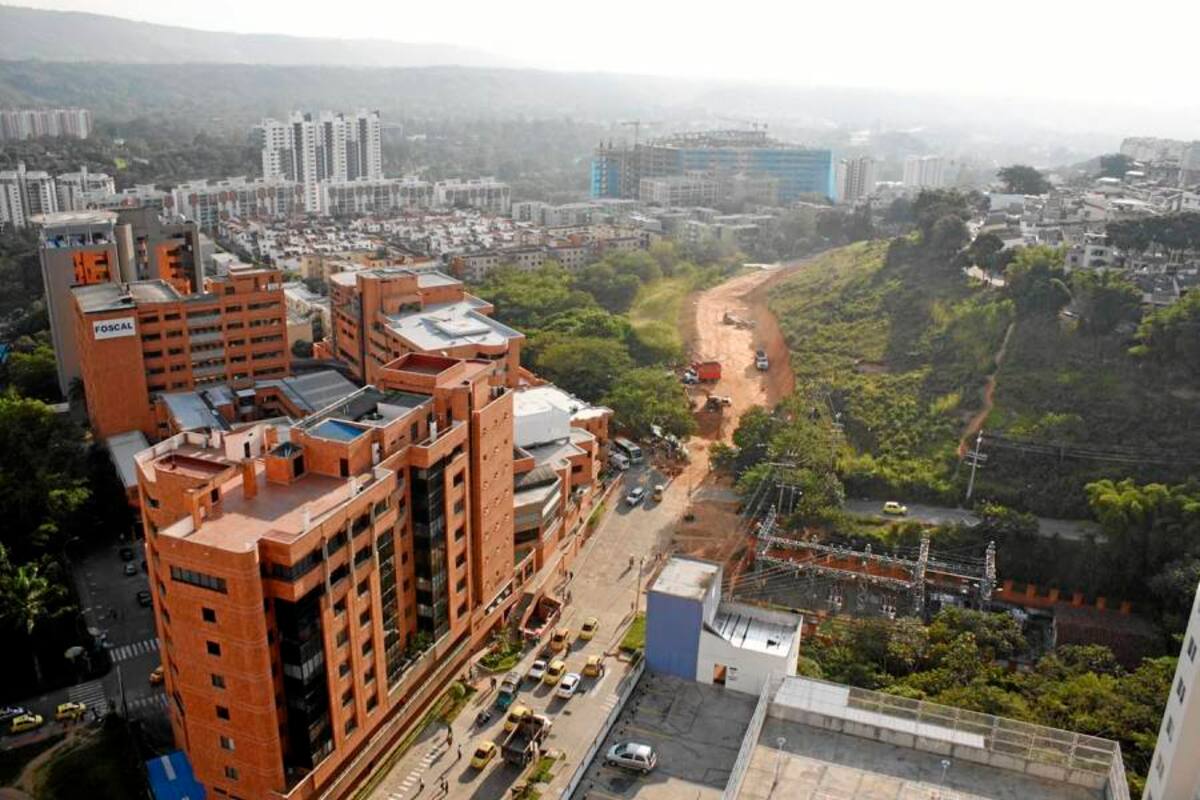 Vista de arriba de las obras que se desarrollan para la construcción de la Transversal de El Bosque. La nueva vía será entregada en mayo del 2013, según el contratista, Unión Temporal BOL. (Foto: Nelson Díaz / VANGUARDIA LIBERAL)
