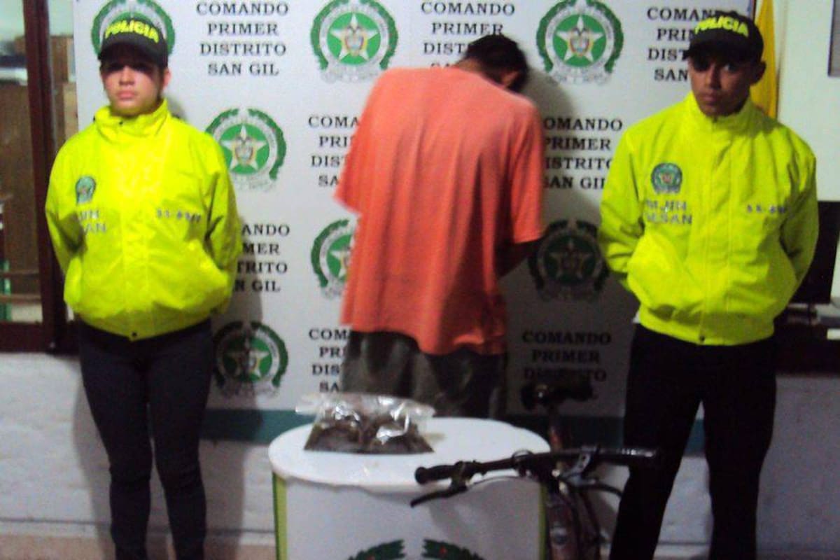 Las autoridades lograron la captura en el sector conocido como El terminalito de alias ‘la pulga’. (Foto: Suministrada/VANGUARDIA LIBERAL )