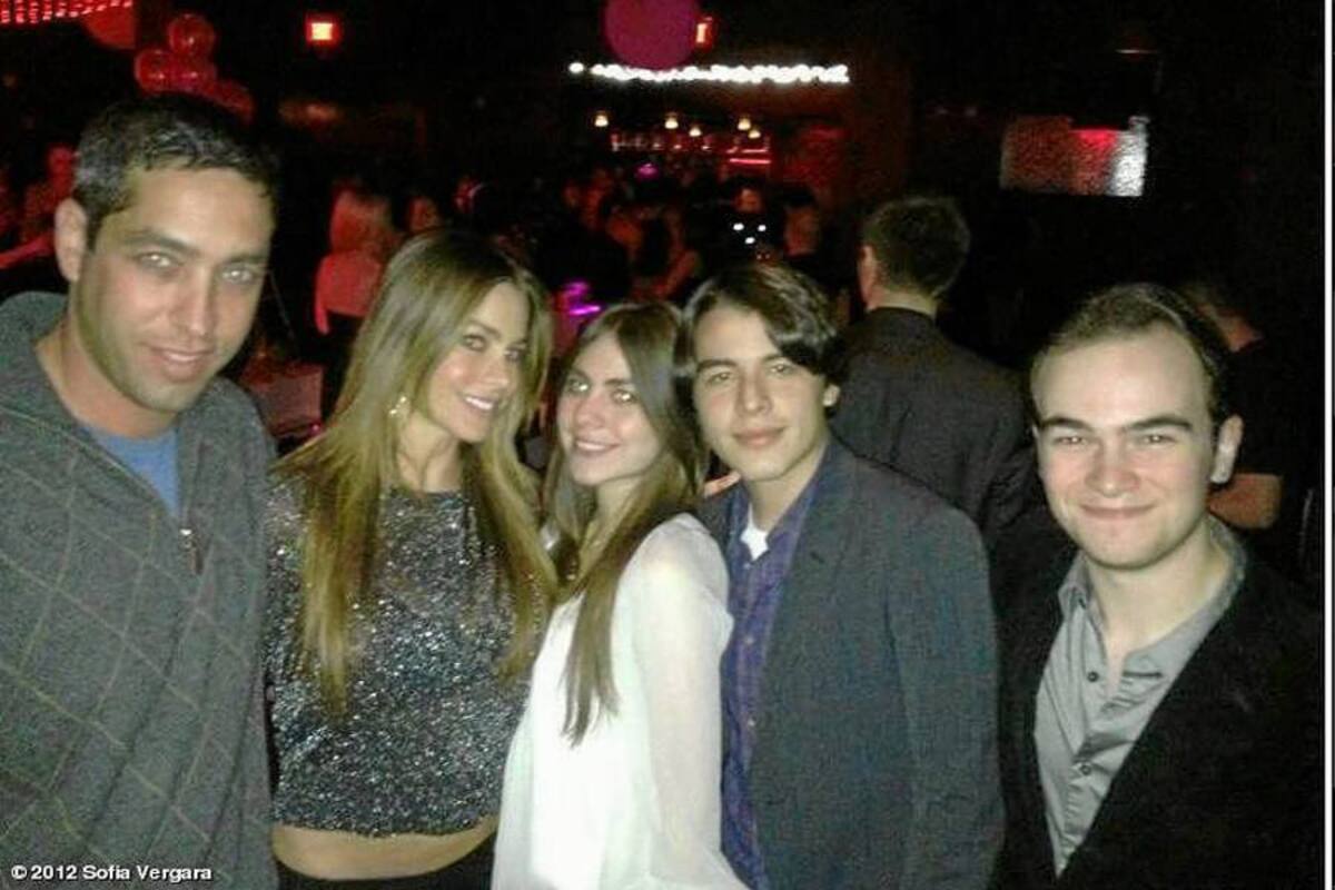 Sofía Vergara, su novio, Nick Loeb, su sobrina y amigos, estuvieron en Boston este fin de semana visitando al hijo de Sofía, Manolo.