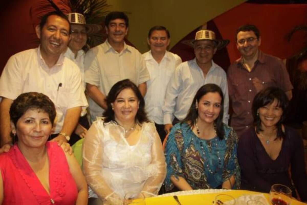 Sentadas: Patricia Rojas, Adriana Castillo, Celly Lecompte y Naya Gutiérrez. De pie: Jorge Villamizar, Jaime Ayala, Jorge Valderrama, Carlos Ojeda, Gabriel Ordóñez y Juan Carlos Barbosa.