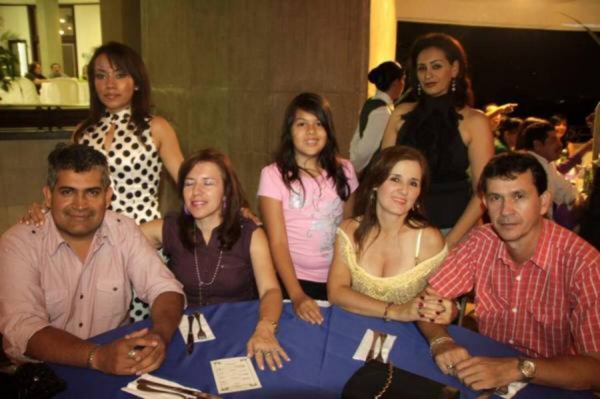 Henry Ortega, Rosa Ortiz, Heidy Vanesa Ortega Claudia González, Jazmín Cárdenas, Delsy Santiesteban y Jesús Mejía.