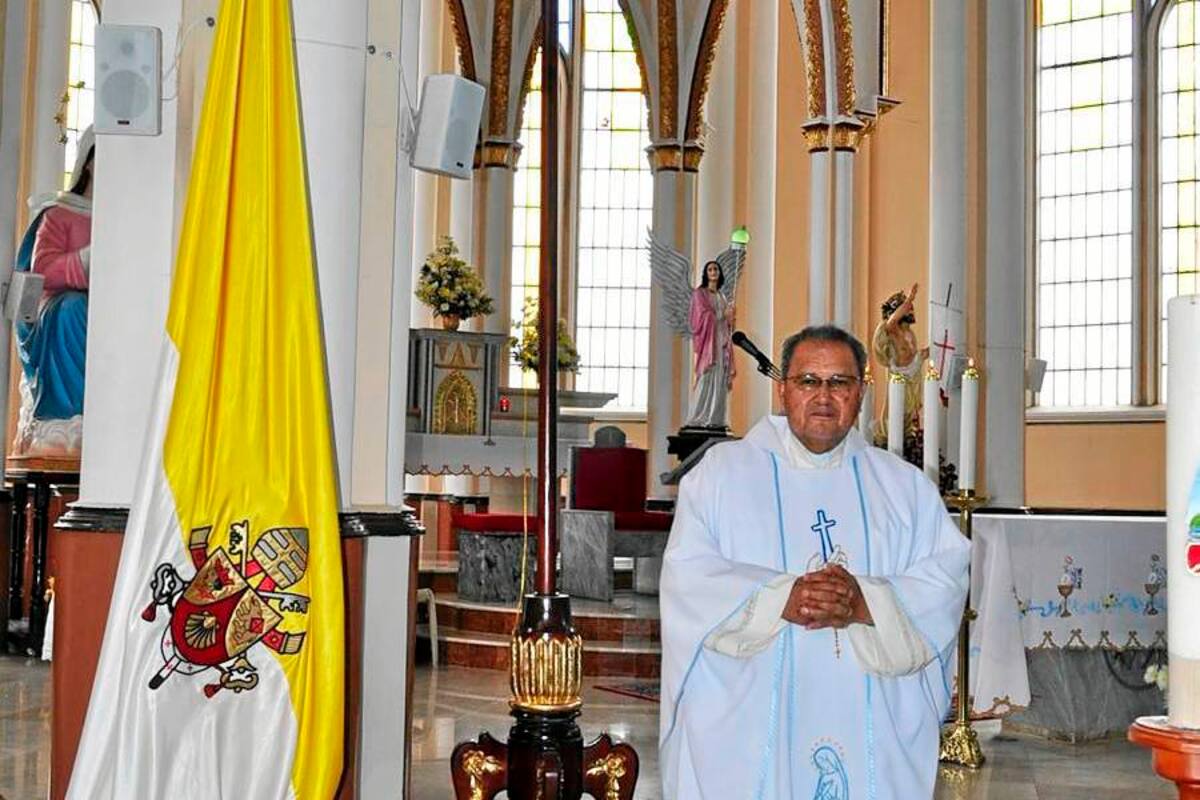 Monseñor Juan Norberto Forero Castillo durante una de las celebraciones en la Basílica Menor de Nuestra Señora del Rosario de Moniquirá (Foto: Luis Fernando Martínez Vargas /VANGUARDIA LIBERAL)
