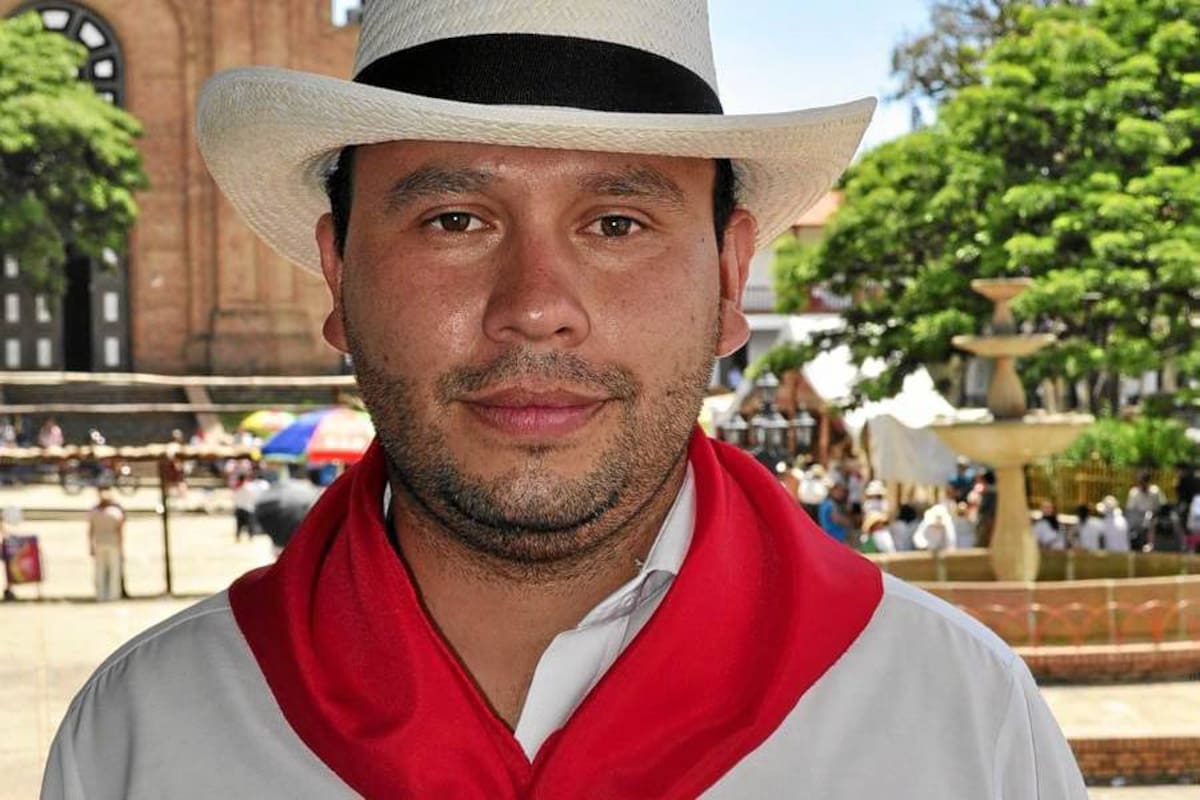Carlos Alberto Prieto, uno de los miembros de la junta organizadora de las Ferias y Fiestas de Puente Nacional, que se celebrarán en el segundo puente festivo de junio de 2012. (Foto: Luis Fernando Martínez Vargas/VANGUARDIA LIBERAL)