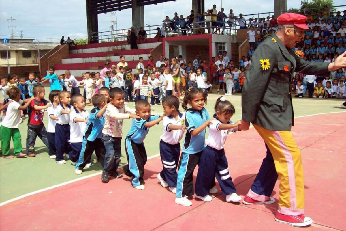En el 2010 la segunda jornada de Fantasía Navegando por el Río contó con la presencia y participación de los grupos El Corredor Suramericano de Argentina, Cromasol de Argentina y El Centro Cultural Horizonte Ciudadela Educativa, de Barrancabermeja. (Foto: Suministrada/VANGUARDIA LIBERAL)