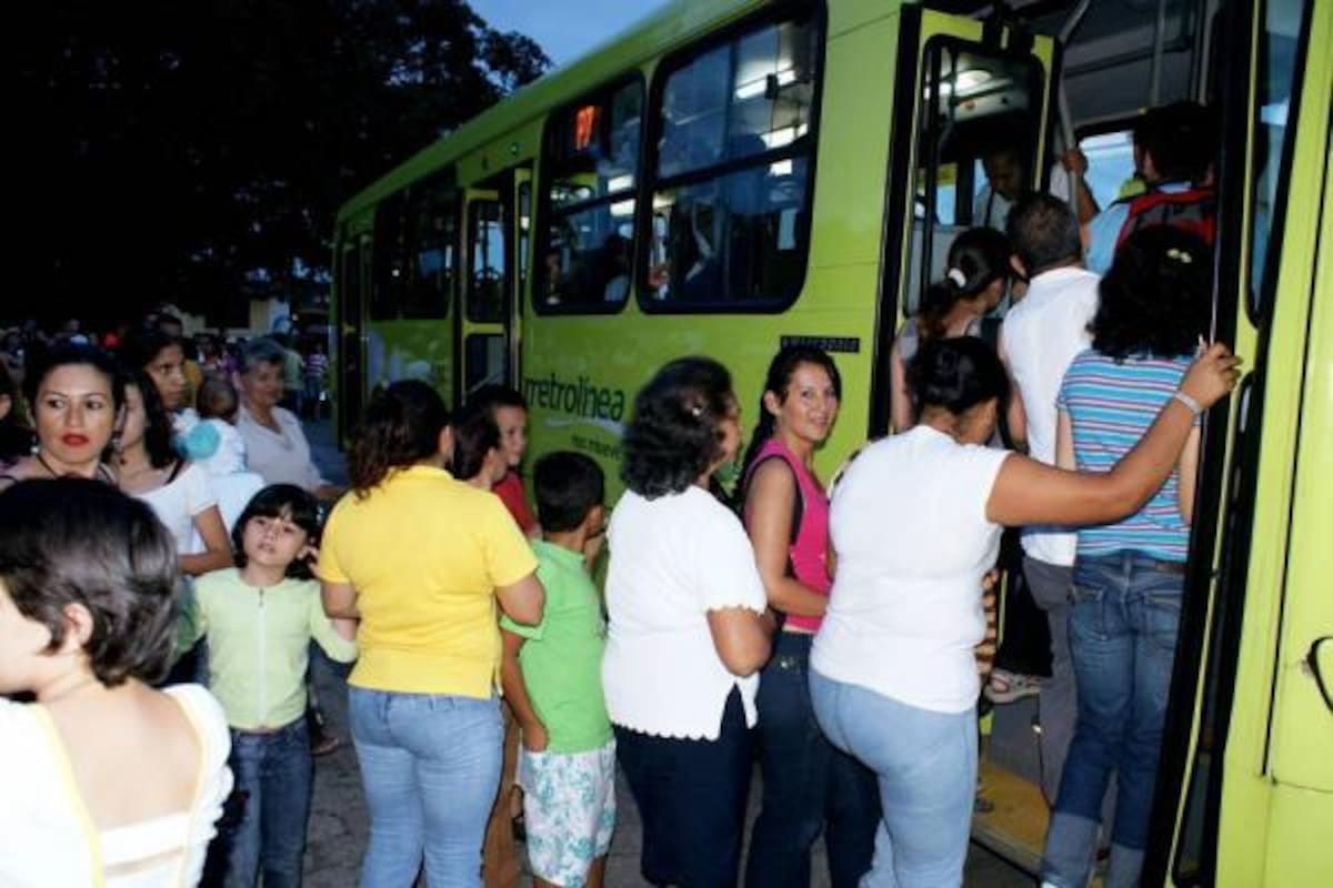 A pesar de las declaraciones del gerente de Metrolínea, los operadores insisten en que no hay garantías para la compra de los 149 buses y reiteraron que sólo van a solicitar 100 vehículos.(Foto: Archivo / VANGUARDIA LIBERAL)