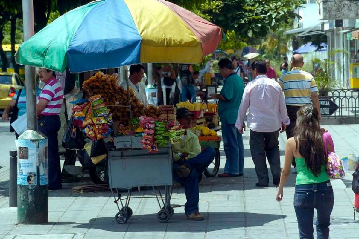 Uno de los problemas más preocupantes es el de la invasión del espacio público por parte de los vendedores ambulantes. (Foto: /VANGUARDIA LIBERAL)