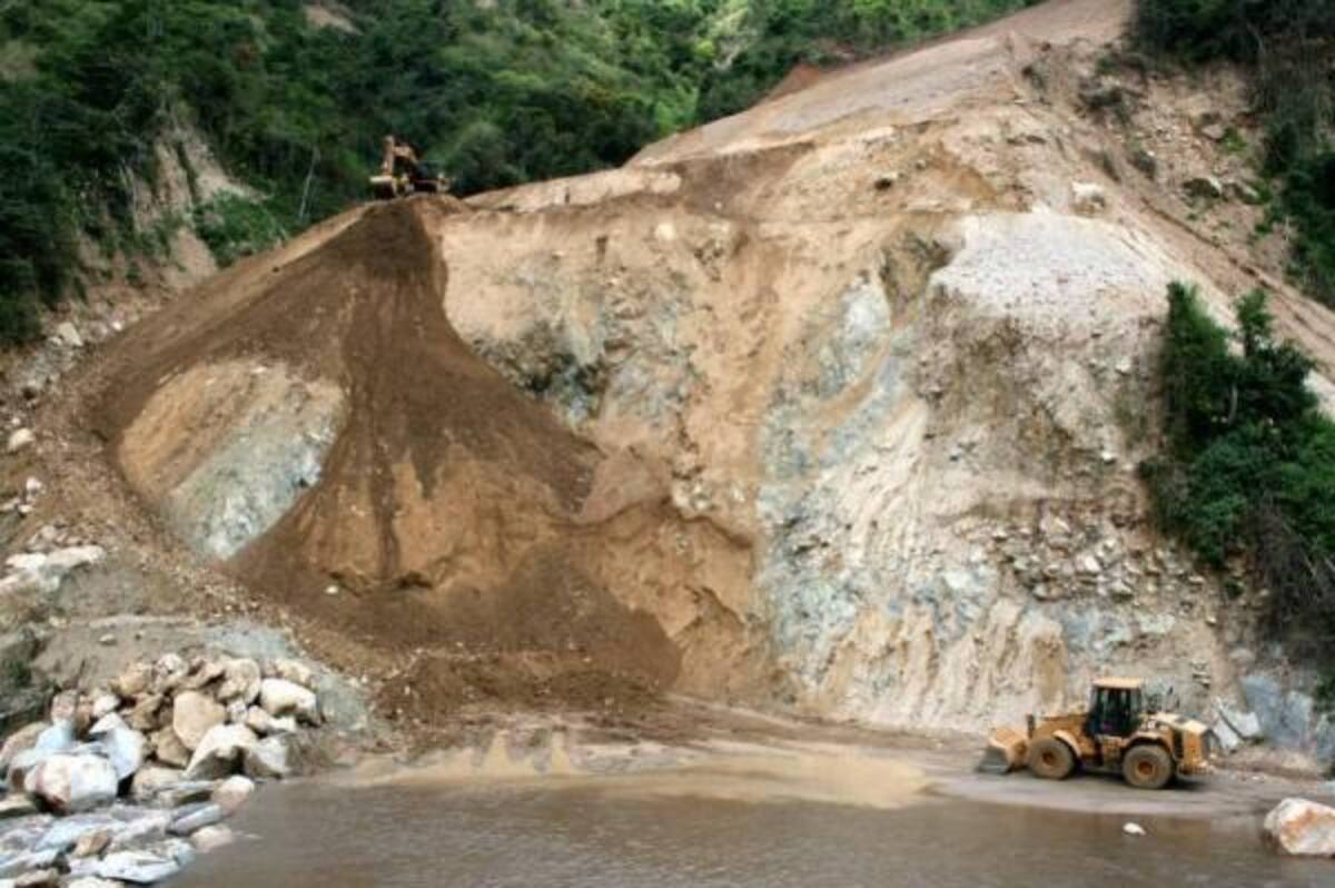 Imagen del río Tona, cerca de donde se va a iniciar la perforación del túnel de desvío. A la izquierda de este lugar está el denominado vertedero, de donde se va a sacar la roca necesaria para la construcción del embalse.(Foto: Juan Carlos Chío / VANGUARDIA LIBERAL)