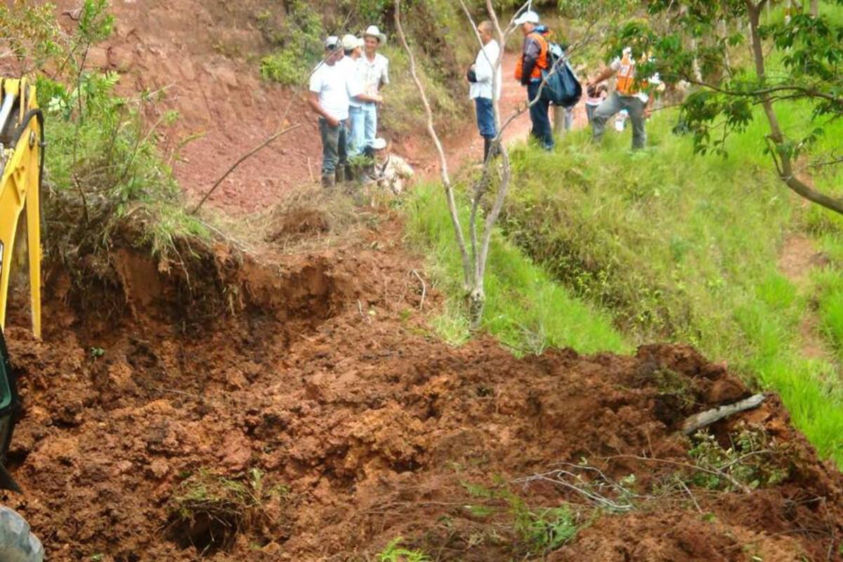 Los propietarios de varios predios de Confines no se han salvado de los deslizamientos de tierra y algunos cultivos se afectaron. (Foto: Suministrada/VANGUARDIA LIBERAL)