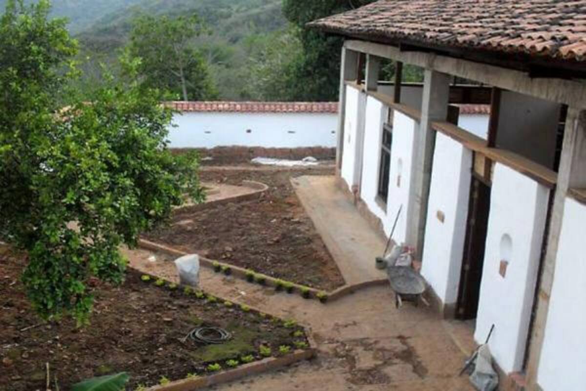 Actualmente se adecúan también las zonas verdes de lo que será la Casa de la Cultura de los galaneros. (Foto: Foto: Suministrada /VANGUARDIA LIBERAL)