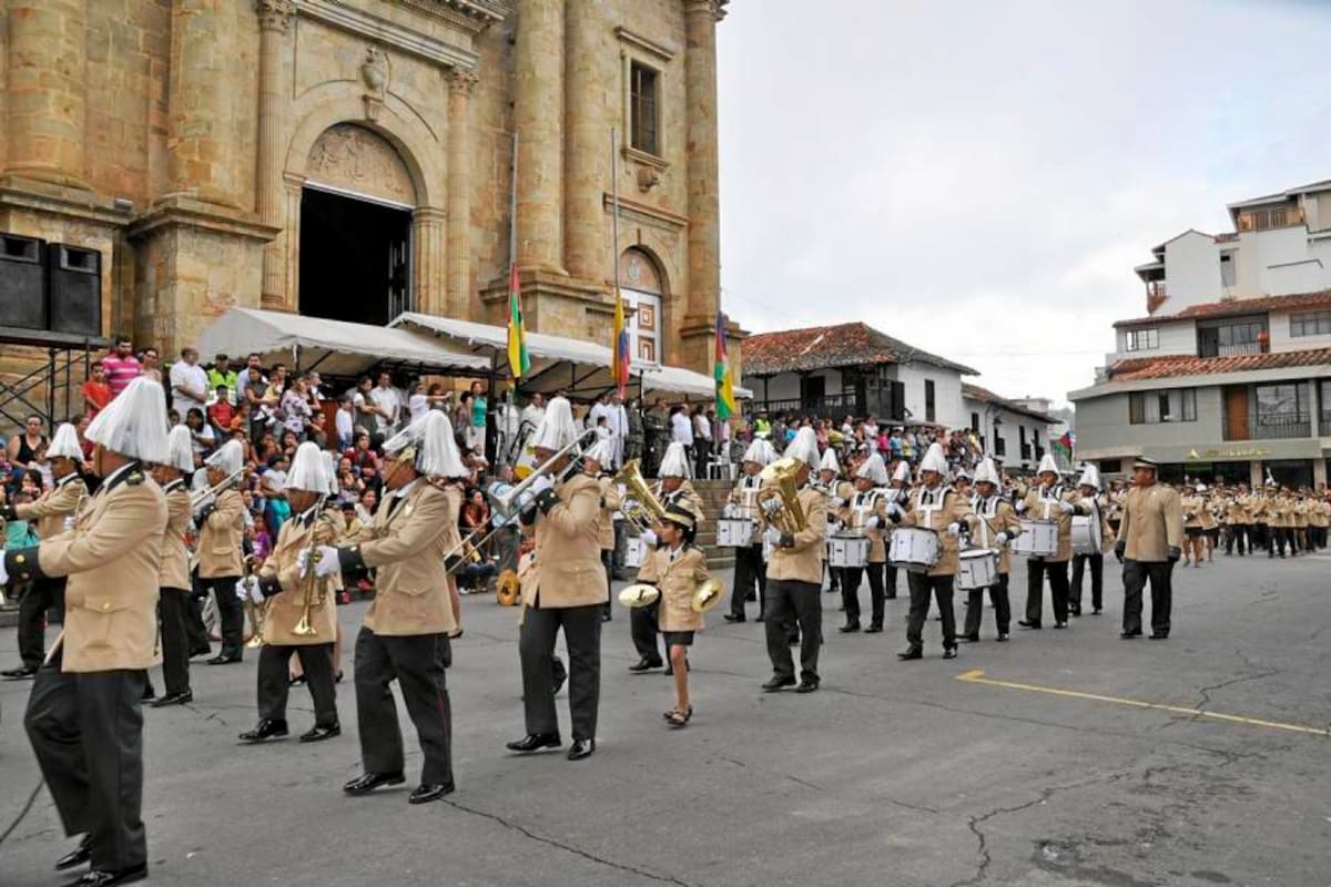 Un imponente desfile se prepara desde ya para el 10 de julio en el Socorro, para conmemorar la firma del acta de independencia, evento organizado por el Instituto de Cultura y turismo del Socorro (Foto: Luis Fernando Martínez Vargas/VANGUARDIA LIBERAL)