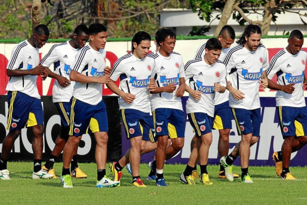 La selección Colombia cocina a más de 30º centígrados en Barranquilla una estrategia con Radamel Falcao García, Teófilo Gutiérrez, Jackson Martínez y James Rodríguez, que le permita mañana vencer a Bolivia para comenzar a acariciar su sueño mundialista de Brasil-2014. (Foto: Colprensa / VANGUARDIA LIBERAL )