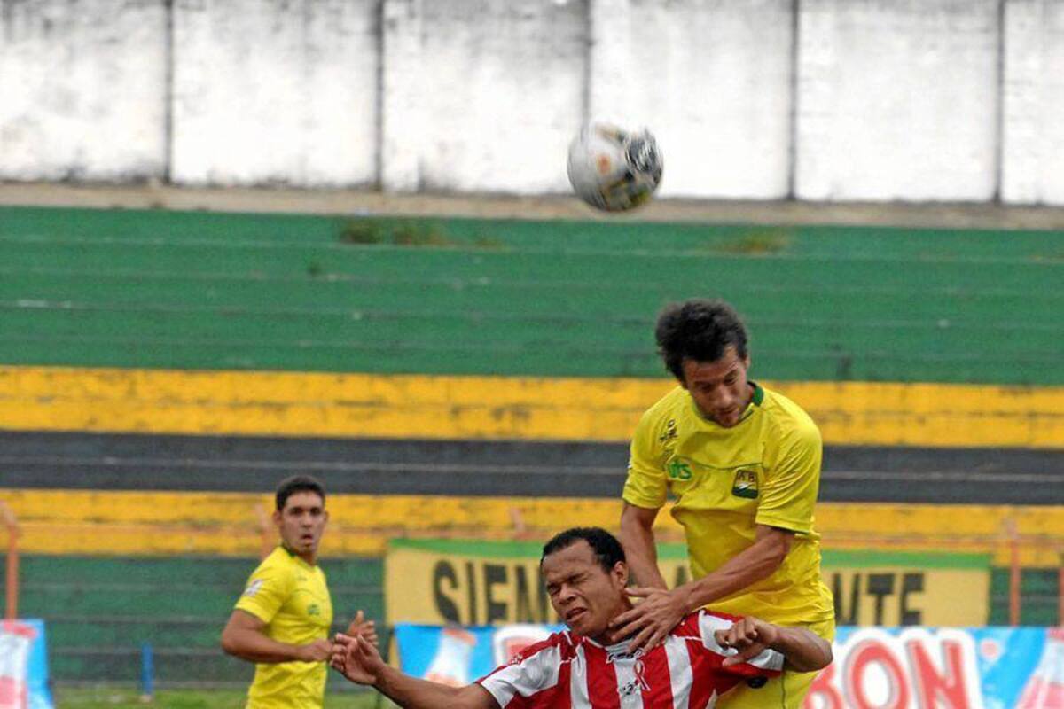 Atlético Bucaramanga se despidió de su afición en el primer semestre del año con un empate amargo 0 – 0 ante Expreso Rojo. (Foto: Jaime Del Río / VANGUARDIA LIBERAL)