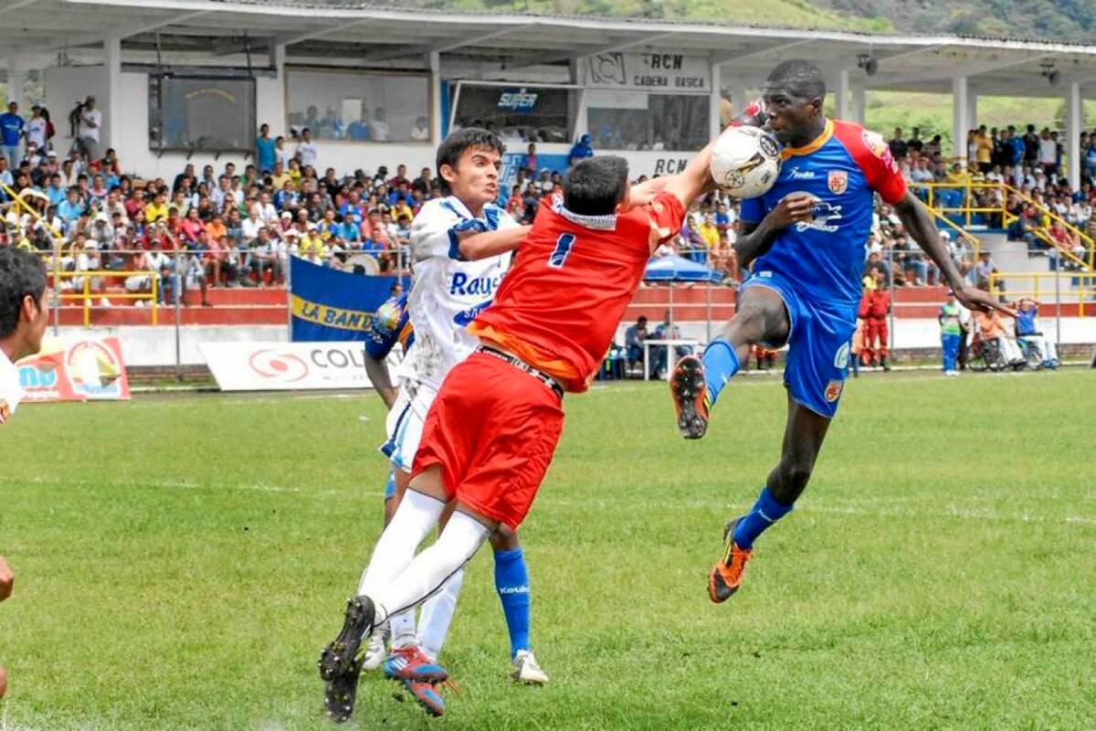 Real Santander complicó sus posibilidades de avanzar a los cuadrangulares semifinales del Torneo de Ascenso al perder de visitante 2 – 1 ante Universitario de Popayán. (Foto: Dairo Ortega / VANGUARDIA LIBERAL)
