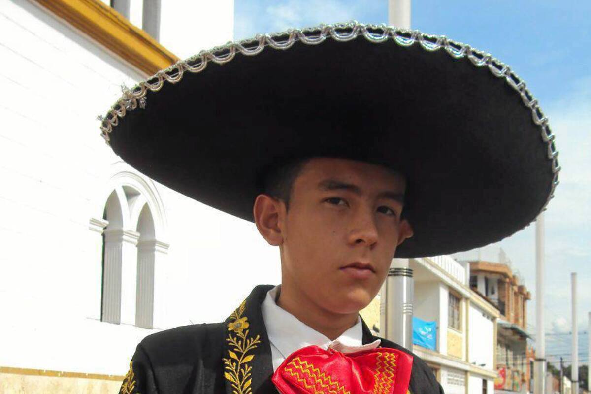 El joven ranchero usa sus canciones para expresar el amor que tiene por su familia. (Foto: Brayner R. García Ardila/VANGUARDIA LIBERAL)