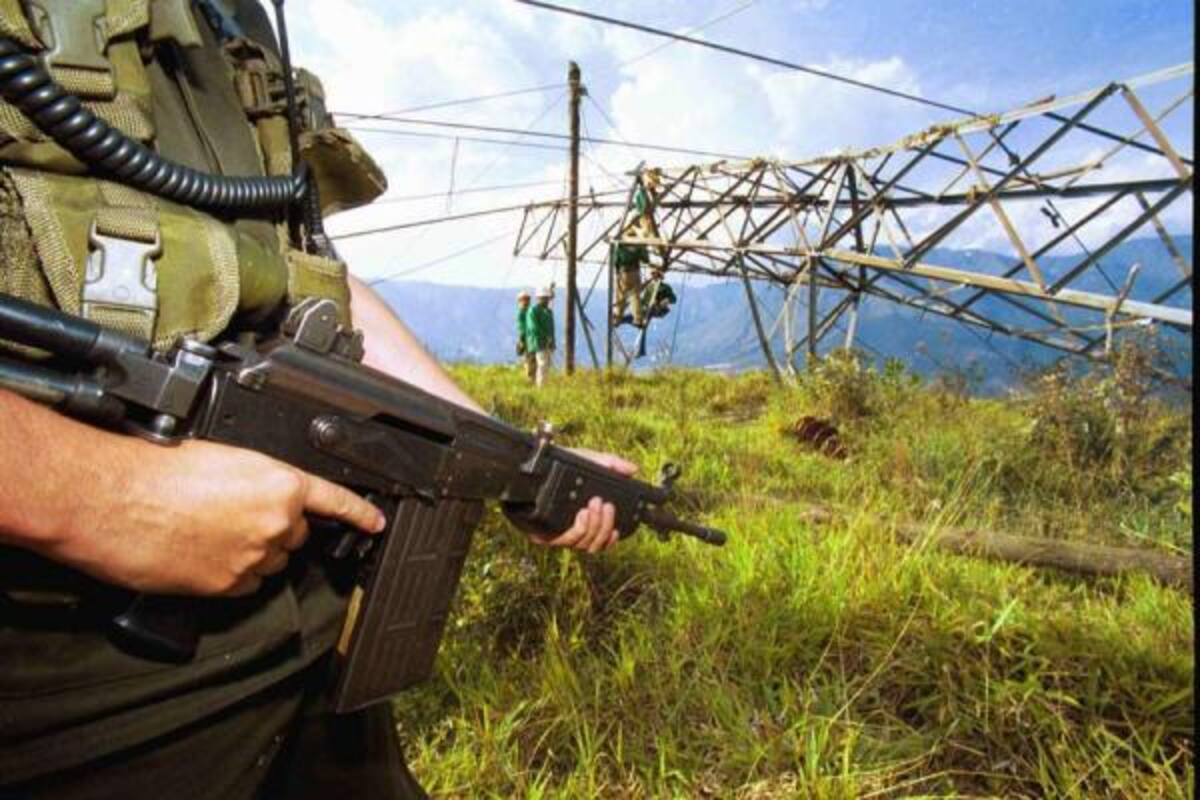 Los rebeldes también atacaron con granadas y disparos de fusil a los cuarteles policiales en los caseríos de La Gabarra y Campo Dos, ubicados en Tibú, y a los municipios de El Tarra, Convención y San Calixto.(Foto: Colprensa/VANGUARDIA)
